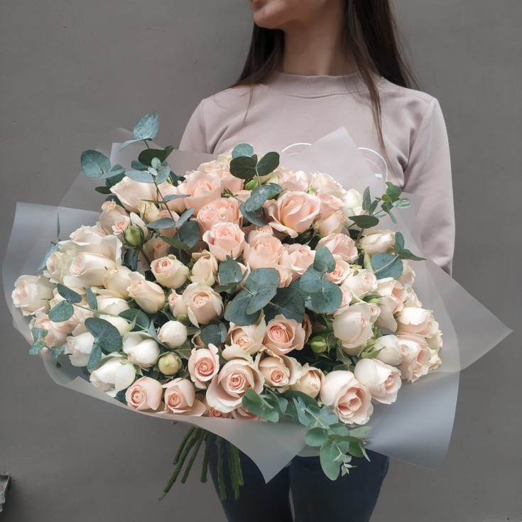 Букет из 35 кустовых роз