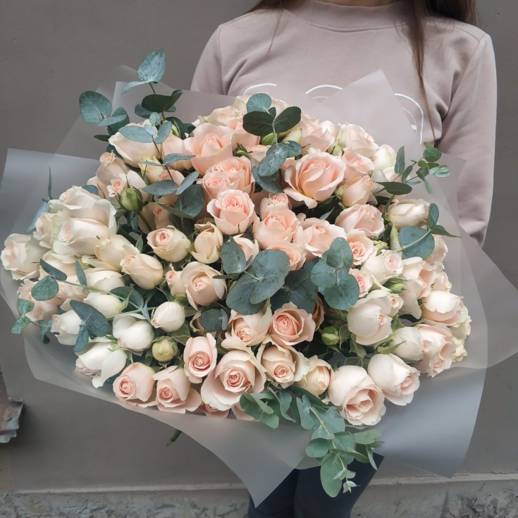 Букет из 35 кустовых роз