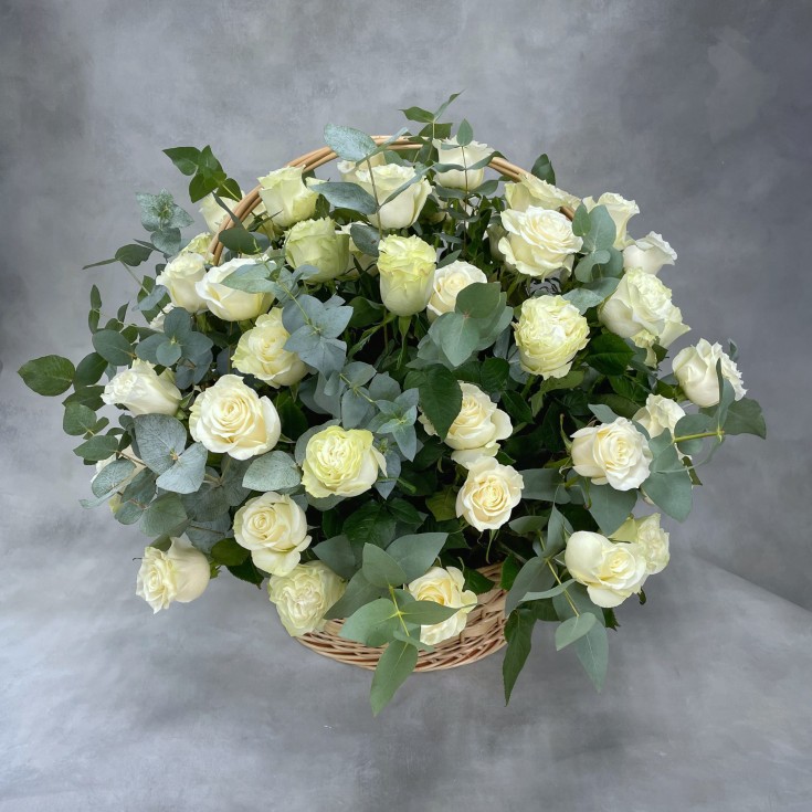 Корзина XL из 75 белых роз Premium