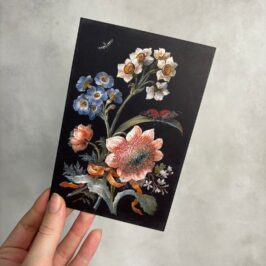 Открытка 10*15 см Цветы на черном фоне