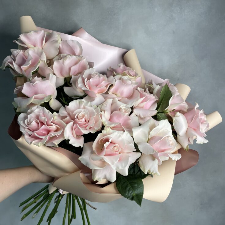 Букет из 17 роз Pink Mondial French